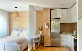 Merak - Two Bedroom Apartment- Free Parking